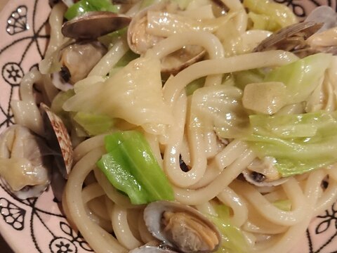 冷凍あさりとキャベツの塩バター焼きうどん！